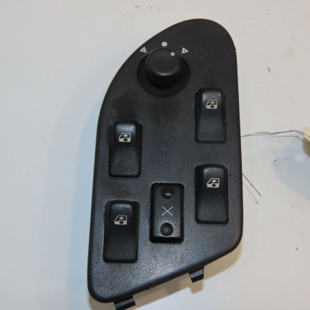 Commande lève-glace porte avant gauche occasion RENAULT SAFRANE Phase 2 09-1996->08-2000 2.2 DT 7700412747