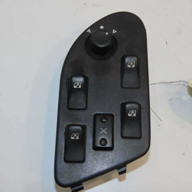 Commande lève-glace porte avant gauche occasion RENAULT SAFRANE Phase 2 09-1996->08-2000 2.2 DT 7700412747 1