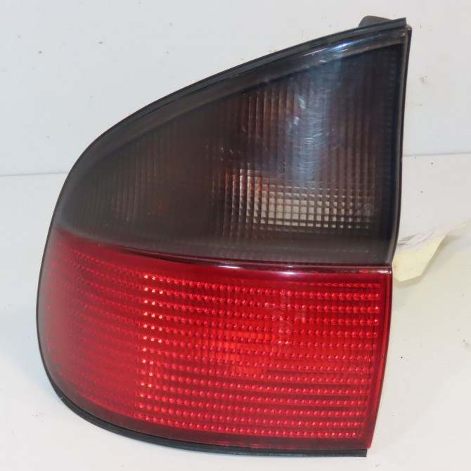 Feu arrière gauche occasion RENAULT SAFRANE Phase 2 09-1996->08-2000 2.2 DT 7701042481 1
