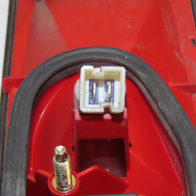 Feu arrière interieur gauche occasion RENAULT SAFRANE Phase 2 09-1996->08-2000 2.2 DT 7700428401 4