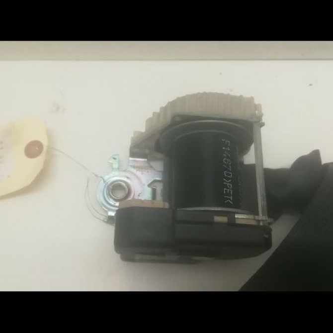 Ceinture arrière gauche occasion RENAULT TWINGO II Phase 1 06-2007->11-2011 1.2i 16v 75ch 8200813033 2