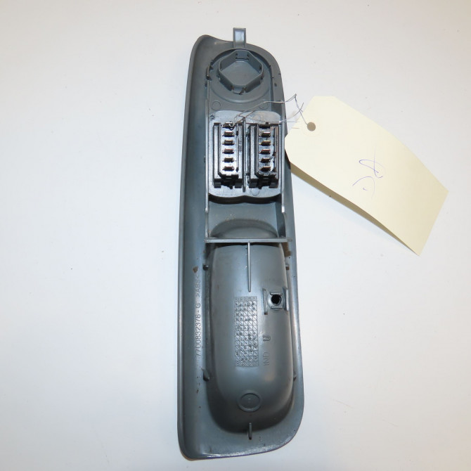 Commande lève-glace porte avant gauche occasion RENAULT TWINGO I Phase 3 08-2000->06-2007 1.2i 8v 60ch 8200189848 3