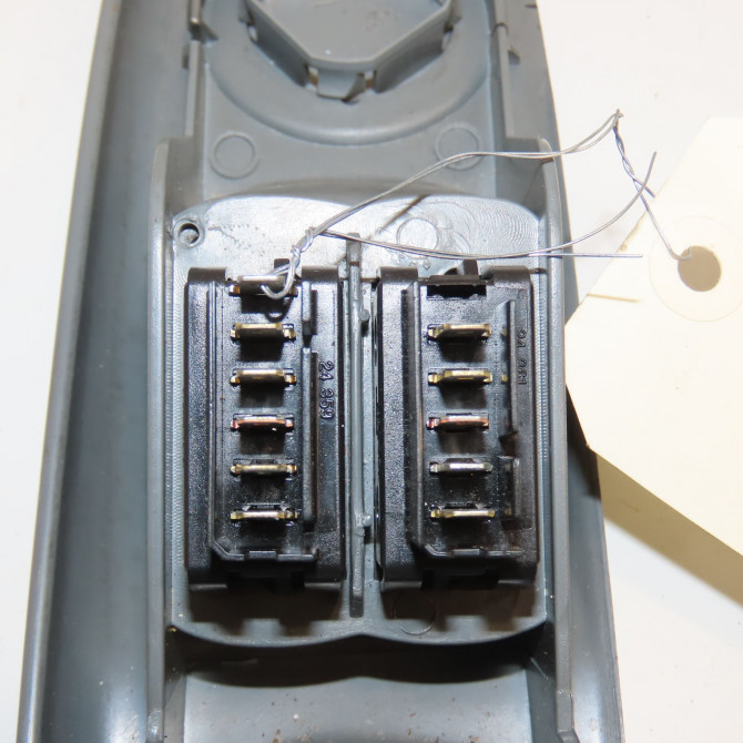 Commande lève-glace porte avant gauche occasion RENAULT TWINGO I Phase 3 08-2000->06-2007 1.2i 8v 60ch 8200189848 4