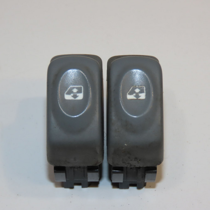 Commande lève-glace porte avant gauche occasion RENAULT TWINGO I Phase 3 08-2000->06-2007 1.2i 8v 60ch 8200189848 1