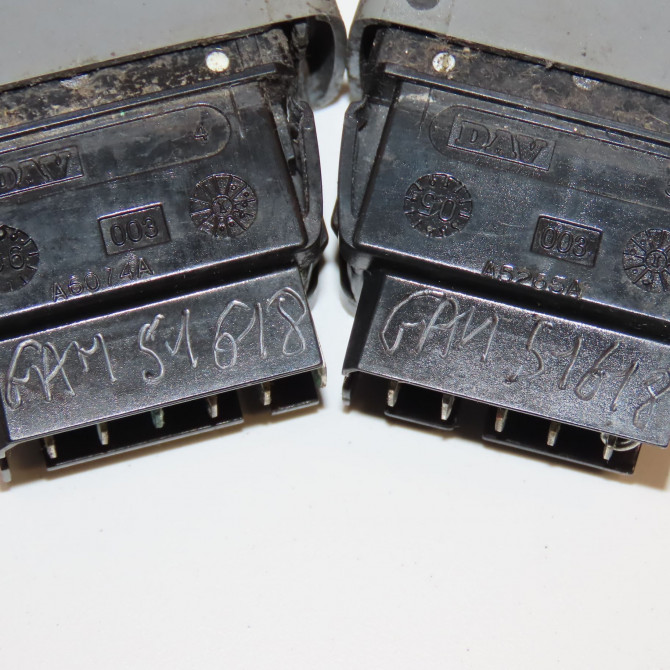 Commande lève-glace porte avant gauche occasion RENAULT TWINGO I Phase 3 08-2000->06-2007 1.2i 8v 60ch 8200189848 3