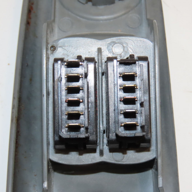 Commande lève-glace porte avant gauche occasion RENAULT TWINGO I Phase 3 08-2000->06-2007 1.2i 8200189848 3