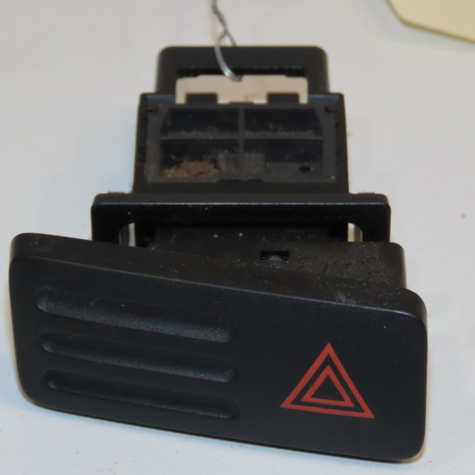 Bouton de warning occasion TOYOTA 146 Phase 1 04-1995->04-1999 3.0 D-4D 166ch 8433260270 1