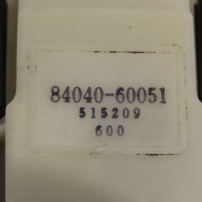 Commande lève-glace porte avant gauche occasion TOYOTA 146 Phase 1 04-1995->04-1999 3.0 D-4D 166ch 8404060053 4