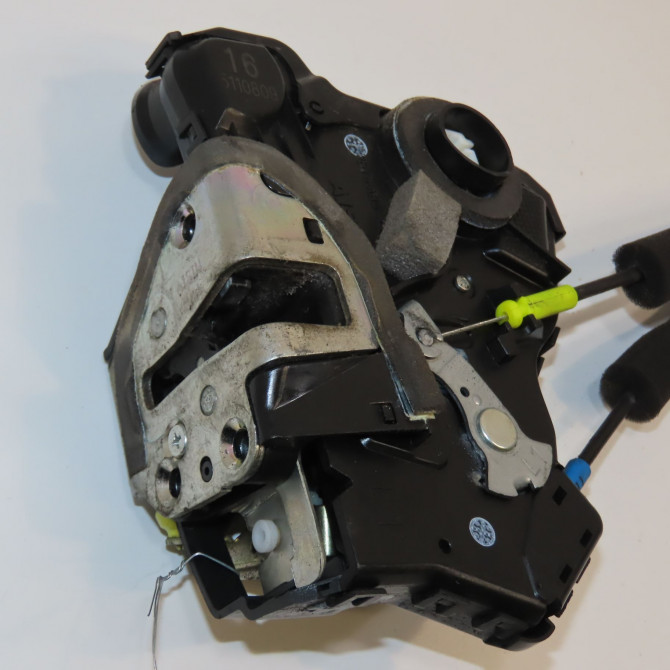 Serrure porte avg occasion TOYOTA 146 Phase 1 04-1995->04-1999 3.0 D-4D 166ch 6904033232 1