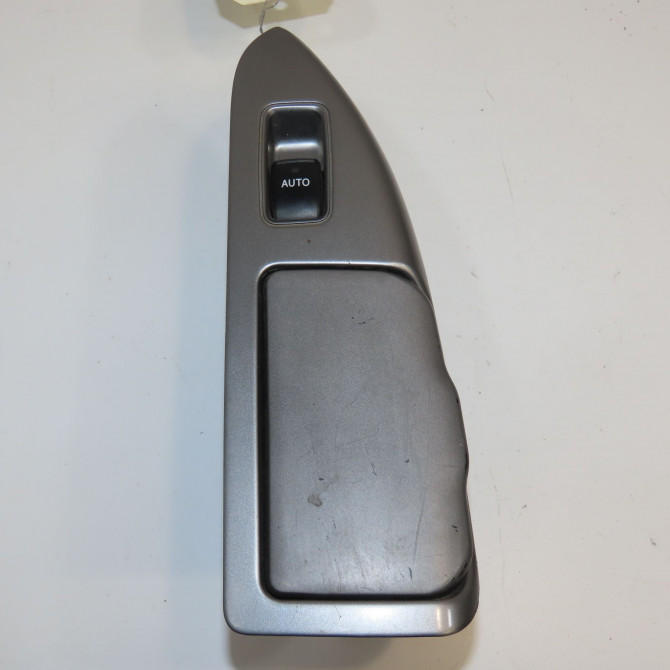 Commande leve-glace porte arrière gauche occasion TOYOTA 146 Phase 1 04-1995->04-1999 3.0 D-4D 166ch 8403060023 1