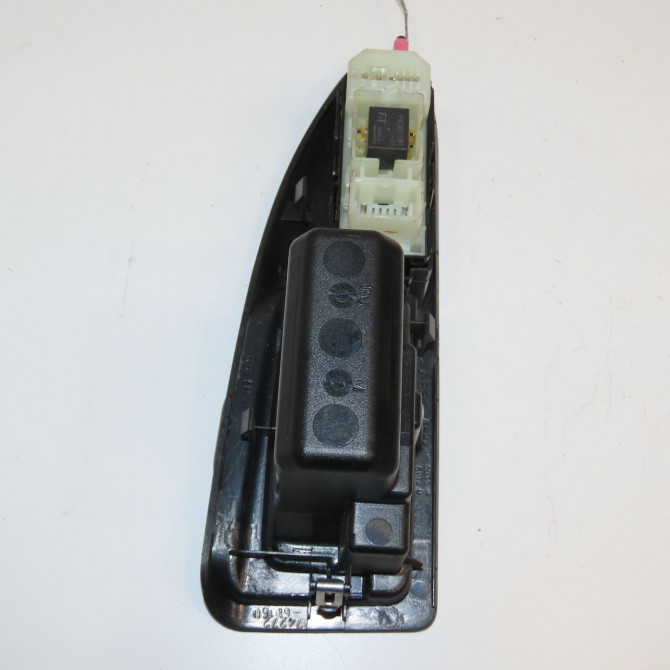 Commande leve-glace porte arrière gauche occasion TOYOTA 146 Phase 1 04-1995->04-1999 3.0 D-4D 166ch 8403060023 2