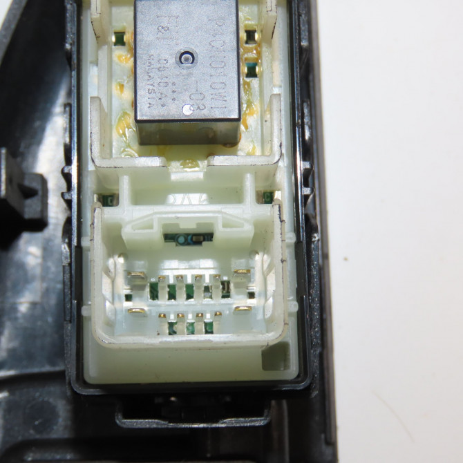 Commande leve-glace porte arrière gauche occasion TOYOTA 146 Phase 1 04-1995->04-1999 3.0 D-4D 166ch 8403060023 3