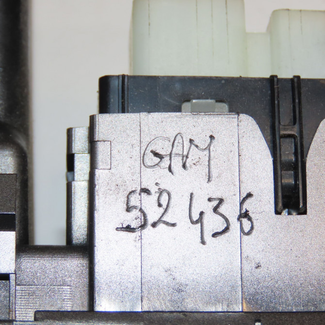 Commande leve-glace porte arrière gauche occasion TOYOTA 146 Phase 1 04-1995->04-1999 3.0 D-4D 166ch 8403060023 4