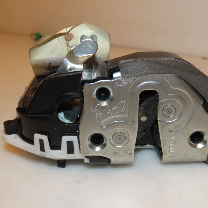 Serrure porte arg occasion TOYOTA YARIS III YARIS III Phase 1 2011-03-01->2015-04-30 1.5 100ch 690600D110 3