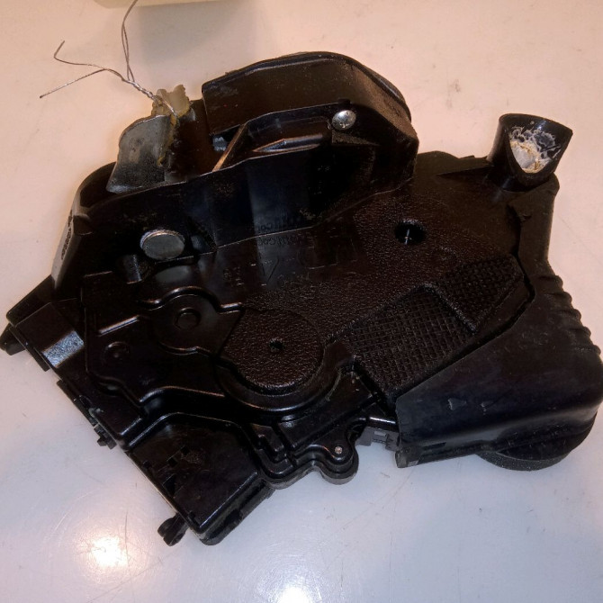 Serrure porte avd occasion TOYOTA YARIS II Phase 1 12-2005->11-2009 1.0i 69ch 690300D140 2