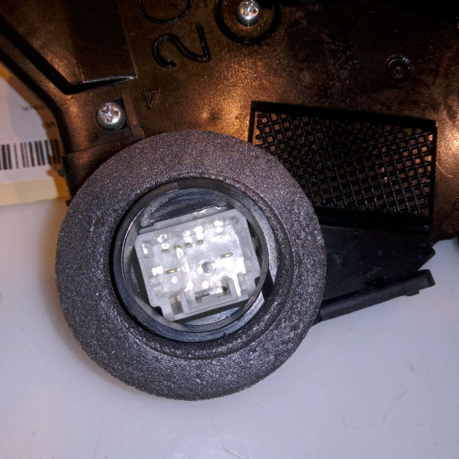 Serrure porte avd occasion TOYOTA YARIS II Phase 1 12-2005->11-2009 1.0i 69ch 690300D140 3