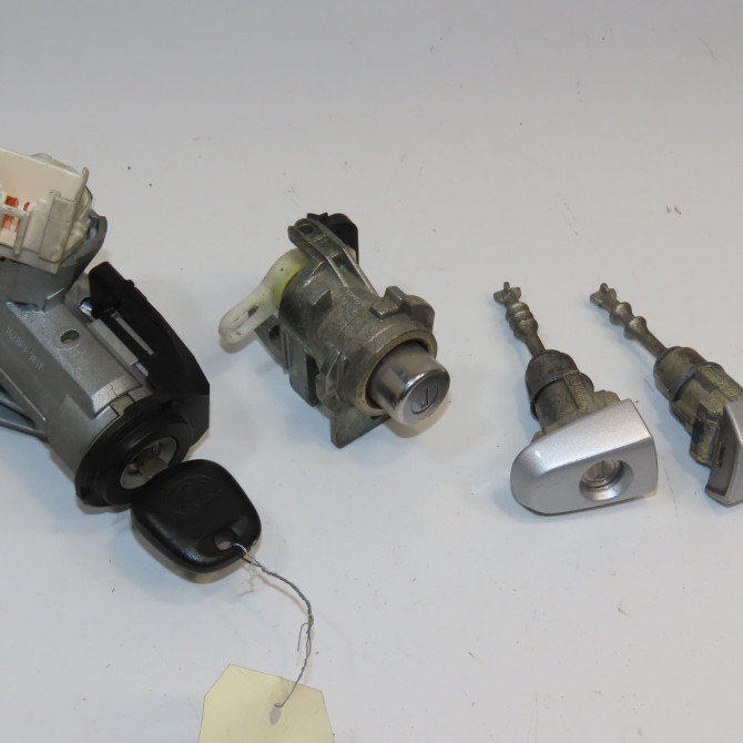 Kit serrures + antivol occasion TOYOTA YARIS II Phase 1 12-2005->11-2009 690524215084 1