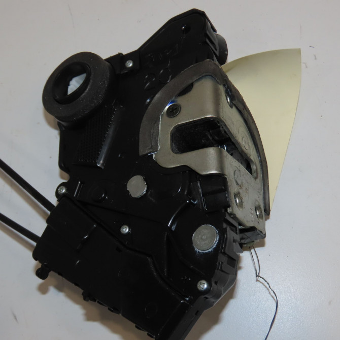 Serrure porte avd occasion TOYOTA YARIS II Phase 1 12-2005->11-2009 690300D140 2