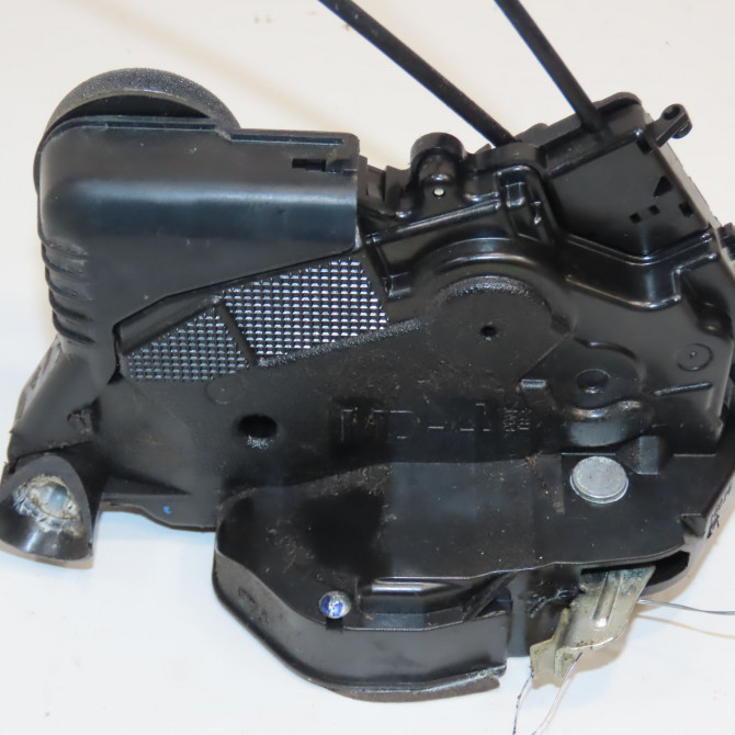 Serrure porte avd occasion TOYOTA YARIS II Phase 1 12-2005->11-2009 690300D140 4