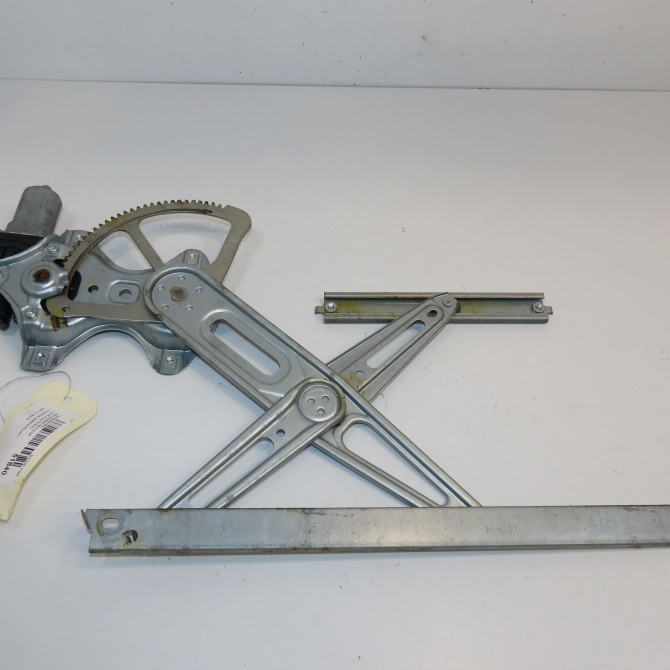 Mecanisme+moteur leve-glace avg occasion TOYOTA YARIS III YARIS III Phase 1 2011-03-01->2015-04-30 698200D440 2