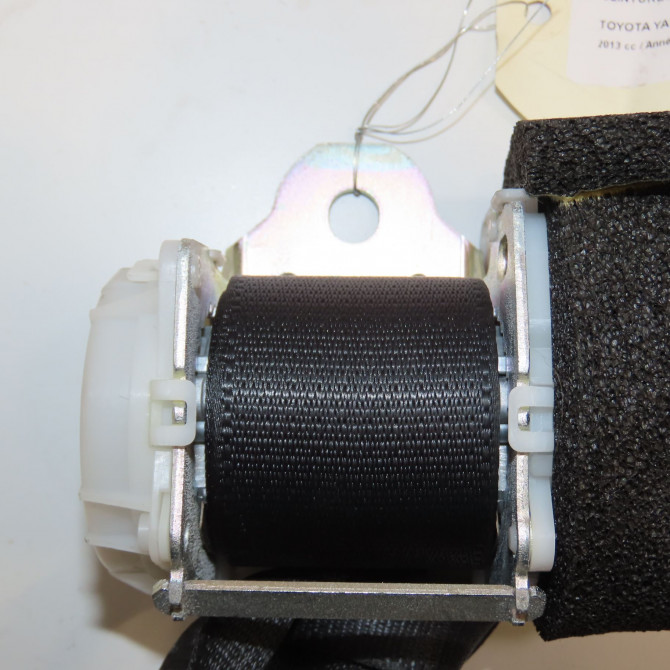 Ceinture arrière droite occasion TOYOTA YARIS III YARIS III Phase 1 2011-03-01->2015-04-30 733600D200C2 2