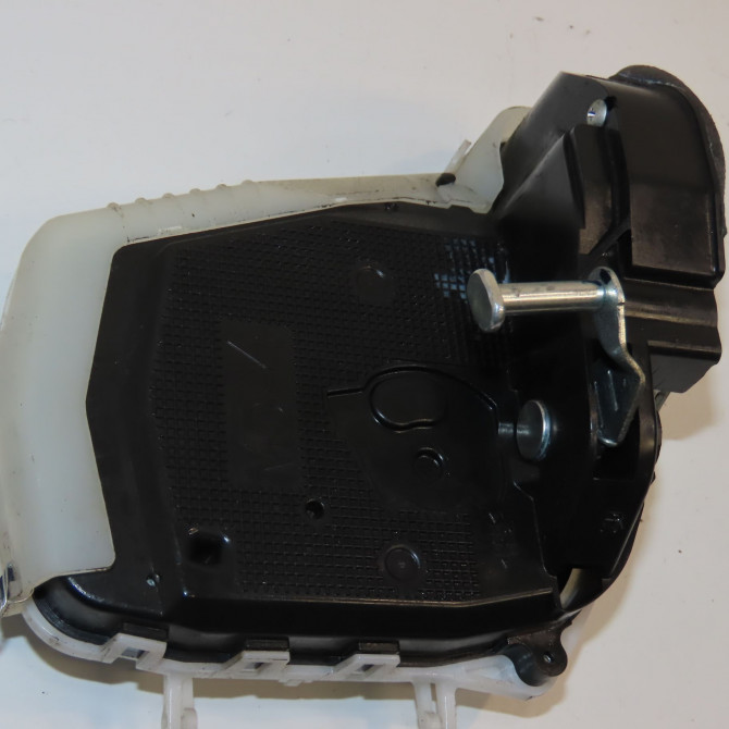 Serrure porte arg occasion TOYOTA YARIS III YARIS III Phase 1 2011-03-01->2015-04-30 690600D110 2