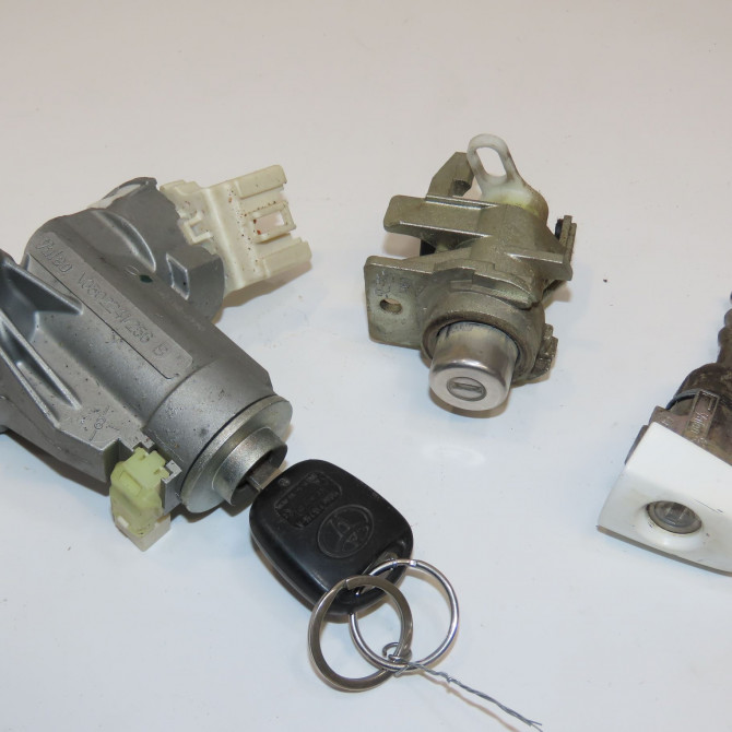 Kit serrures + antivol occasion TOYOTA YARIS II Phase 1 12-2005->11-2009 1.4 D-4D 690524215084 1