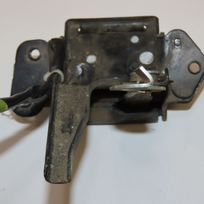 Serrure hayon occasion TOYOTA YARIS II Phase 1 12-2005->11-2009 1.4 D-4D 693500D041 3