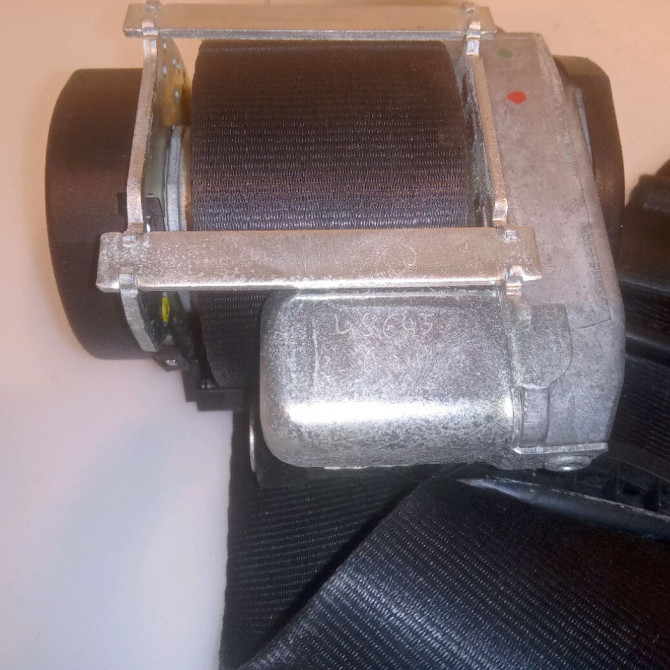 Ceinture avant droite occasion VOLKSWAGEN GOLF VI Phase 1 10-2008->04-2013 2.0 TDI 140ch 1K4857706BMRAA 4