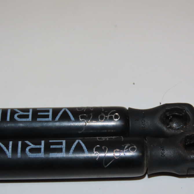 Verin droit hayon occasion VOLKSWAGEN POLO IV Phase 2 05-2005->09-2009 1.4 TDI 80ch 6Q6827550D 2