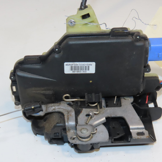 Serrure porte ard occasion VOLKSWAGEN POLO IV Phase 2 05-2005->09-2009 1.4 TDI 70ch 3B4839016AN 3