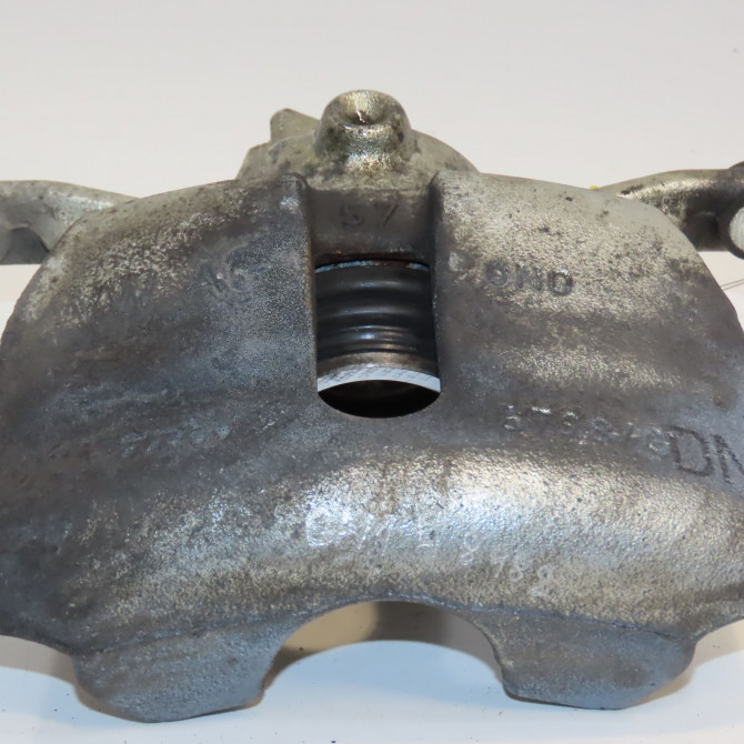 Etrier de frein avant gauche occasion VOLKSWAGEN T ROC 8V0615124D 2