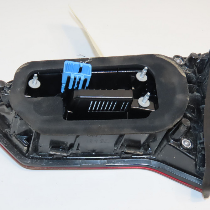 Feu arrière interieur gauche occasion VOLKSWAGEN T ROC 2GA945093B 2