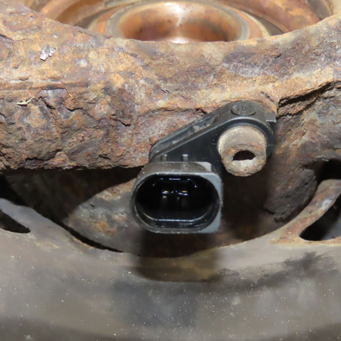 Moyeu avg occasion VOLKSWAGEN TRANSPORTER V Phase 1 06-2003->08-2009 7H0498611 4