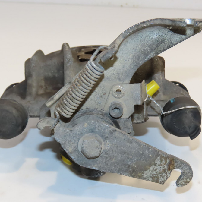 Etrier de frein arrière droit occasion RENAULT MAXITY 3