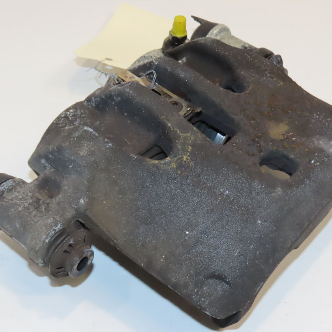 Etrier de frein avant droit occasion RENAULT MAXITY 1