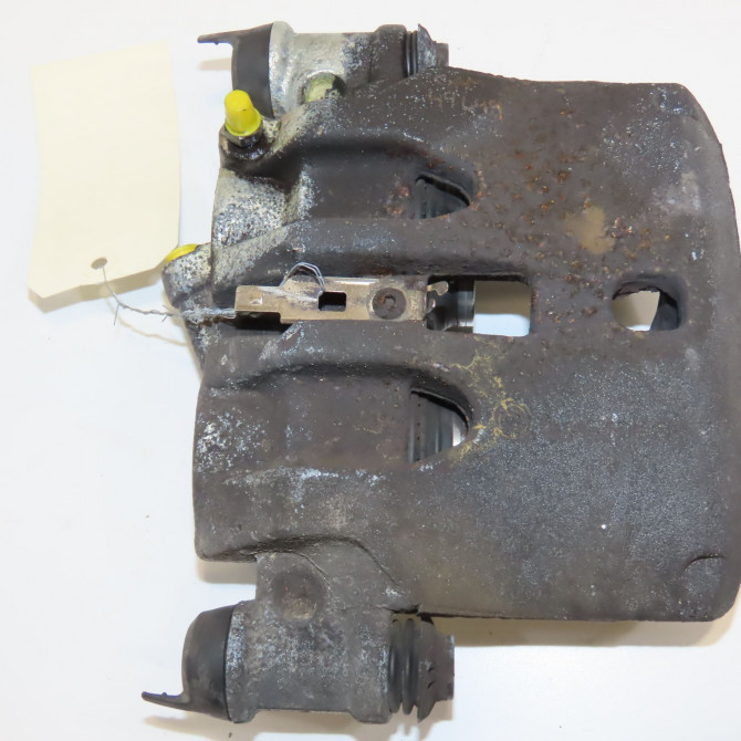 Etrier de frein avant droit occasion RENAULT MAXITY 4