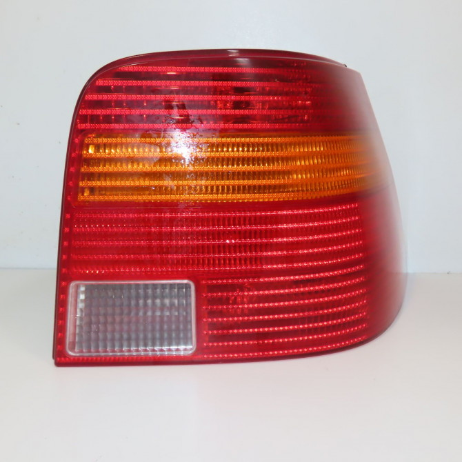 Feu arrière droit occasion VOLKSWAGEN GOLF IV GOLF IV Phase 1 1998-01-01->2005-06-30 1.9 TDI 110ch 1J6945096R 1