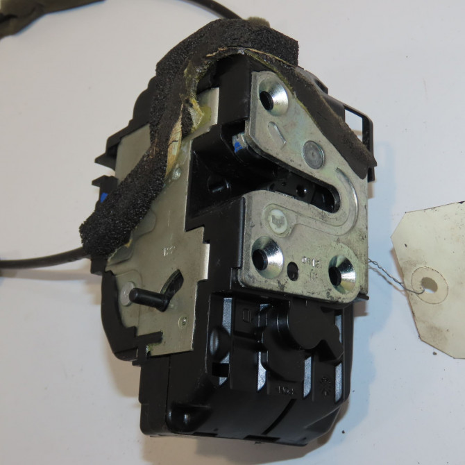 Serrure porte ard occasion RENAULT KOLEOS I Phase 1 06-2008->12-2011 2.0 DCI 150ch 825029849R 2