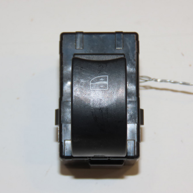 Commande leve-glace porte arrière droite occasion RENAULT KOLEOS I Phase 1 06-2008->12-2011 2.0 DCI 150ch 1