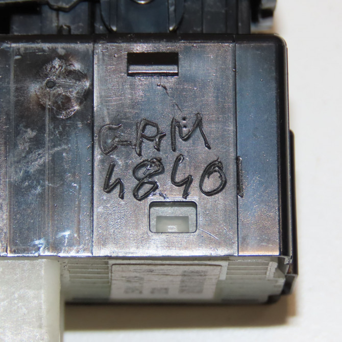 Commande leve-glace porte arrière droite occasion RENAULT KOLEOS I Phase 1 06-2008->12-2011 2.0 DCI 150ch 3