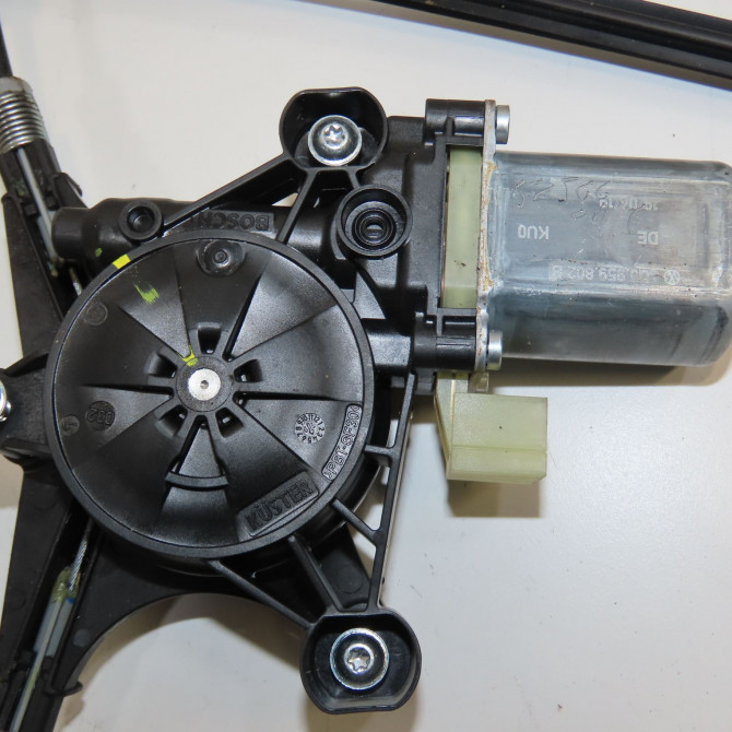 Mecanisme + moteur lève-glace avant droit occasion SEAT ATECA Phase 1 06-2016->... 575837462A 3