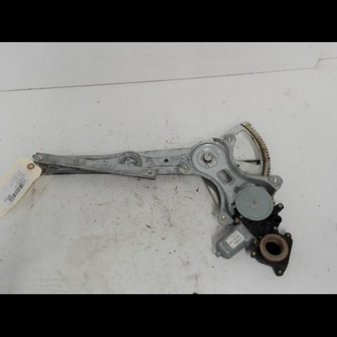 Mecanisme+moteur leve-glace ard occasion TOYOTA COROLLA VERSO II Phase 1 05-2004->06-2007 115 D-4D 698300F020 1