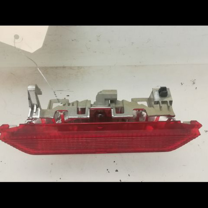 Feux stop supplementaire occasion TOYOTA YARIS I Phase 1 04-1999->03-2003 1.4 D-4D 8157052010 1