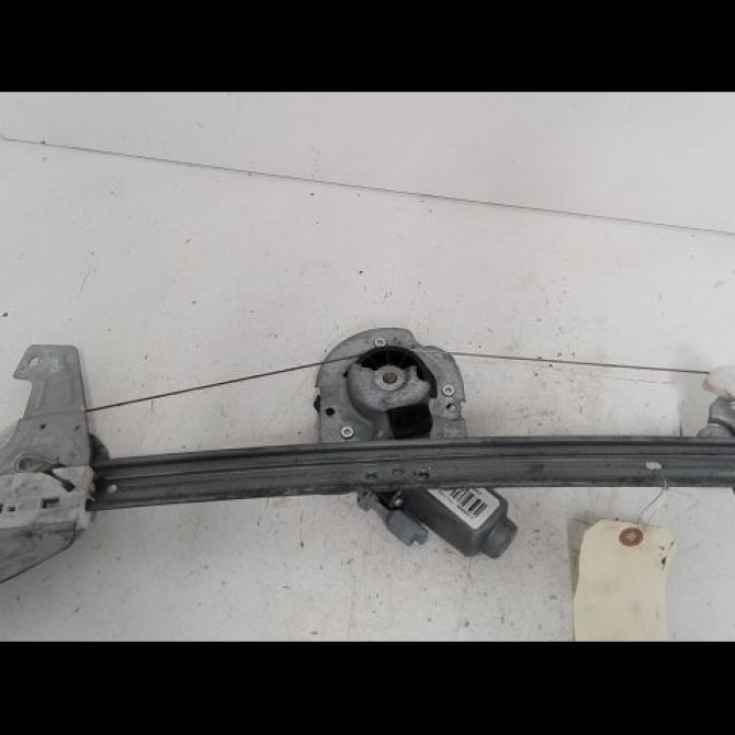 Mecanisme + moteur lève-glace avant droit occasion TOYOTA AYGO I Phase 1 06-2005->11-2009 1.0 VVTI 698100H020 2