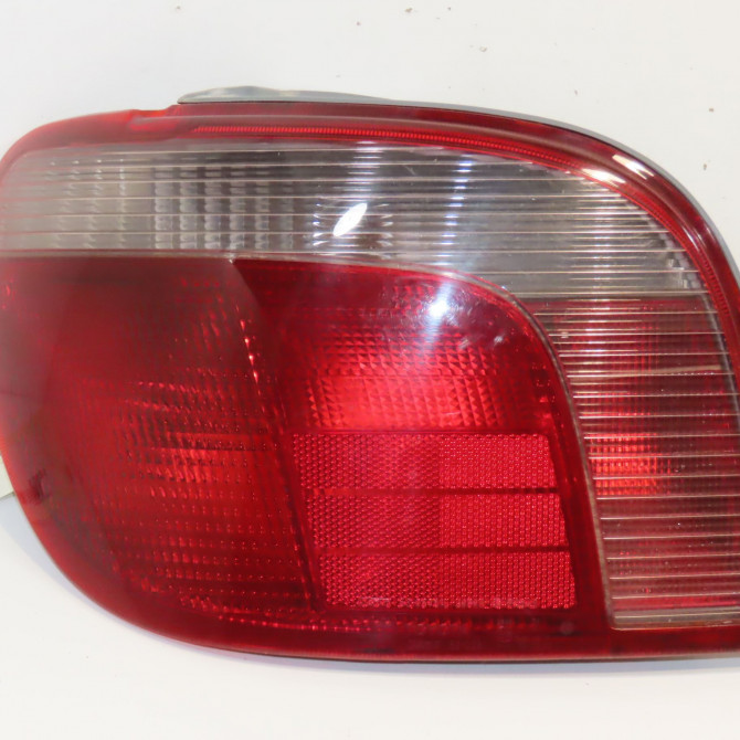 Feu arrière gauche occasion TOYOTA YARIS I Phase 1 04-1999->03-2003 85 VVTI 8156052120 1