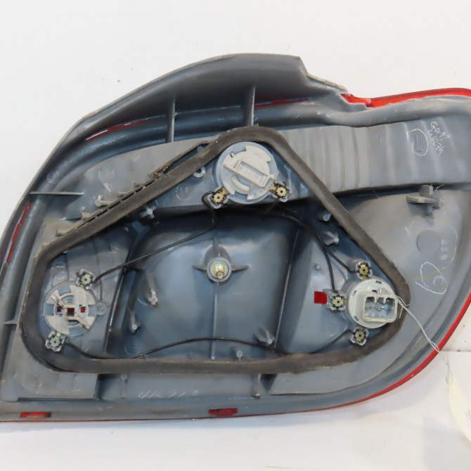 Feu arrière gauche occasion TOYOTA YARIS I Phase 1 04-1999->03-2003 85 VVTI 8156052120 2