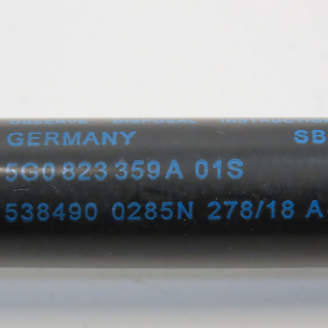 Verin d capot occasion  5G0823359A 2