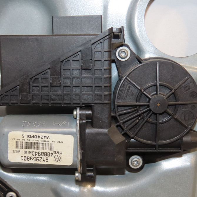Mecanisme + moteur lève-glace avant droit occasion VOLKSWAGEN POLO IV Phase 2 05-2005->09-2009 1.4 TDI 70ch 6Q3837462J 3
