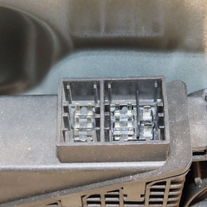 Mecanisme + moteur lève-glace avant droit occasion VOLKSWAGEN POLO IV Phase 2 05-2005->09-2009 1.4 TDI 70ch 6Q3837462J 4